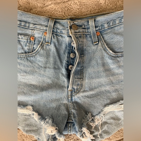 Levi’s 501 Cutoffs Shorts Denim Lt Wash Raw Frey Hem Distressed Buttonfly SZ: 28 - Picture 3 of 8